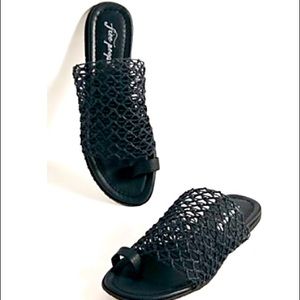 Castaway woven sandals - brand new never wore still in box!